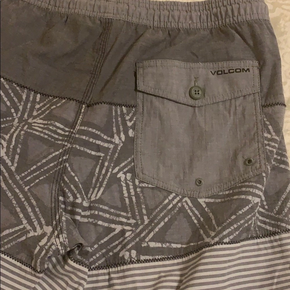 Volcom men's swim trunks XL - Picture 4 of 5